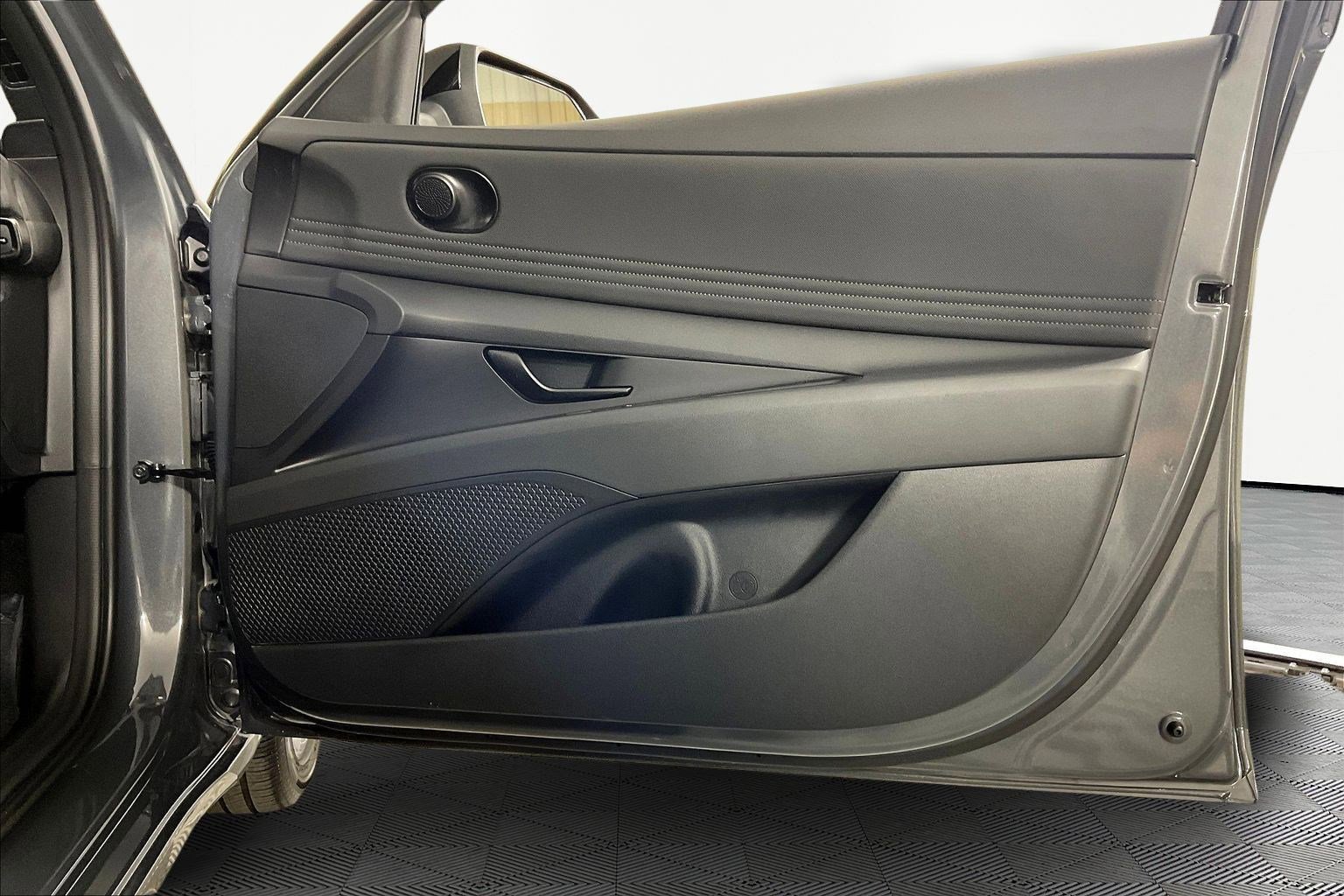 Certified 2025 Hyundai Elantra Sport image 25