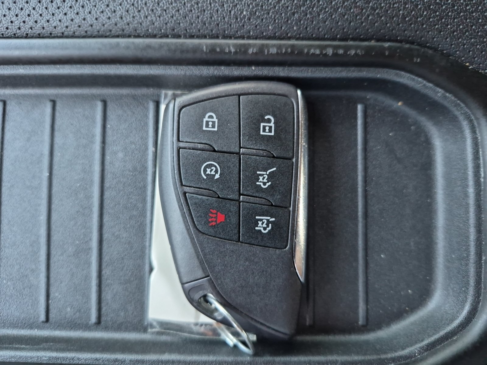 Used 2023 GMC Yukon SLT w/ SLT Luxury Package RWD image 32