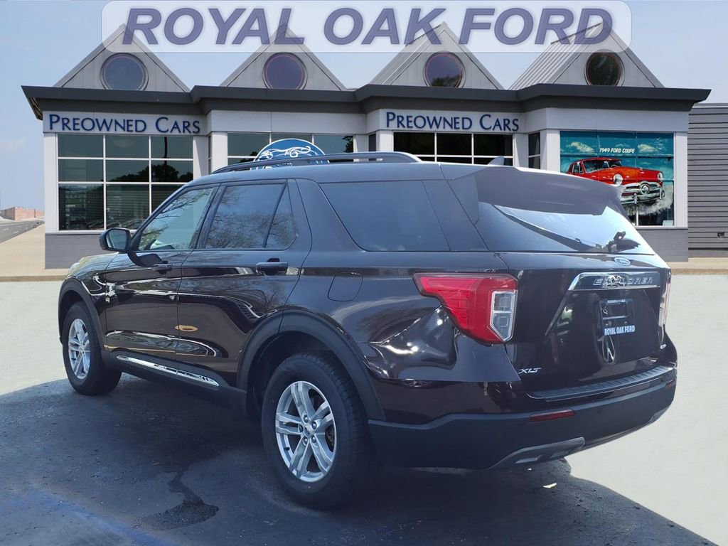 Used 2023 Ford Explorer XLT w/ Equipment Group 202A AWD/4WD image 2
