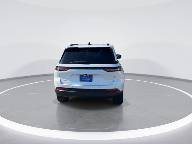 Used 2022 Jeep Grand Cherokee Altitude AWD/4WD image 6