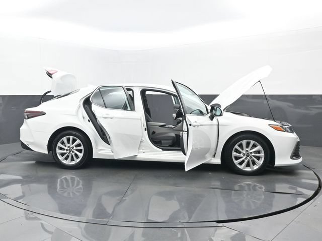 Used 2022 Toyota Camry LE FWD image 29