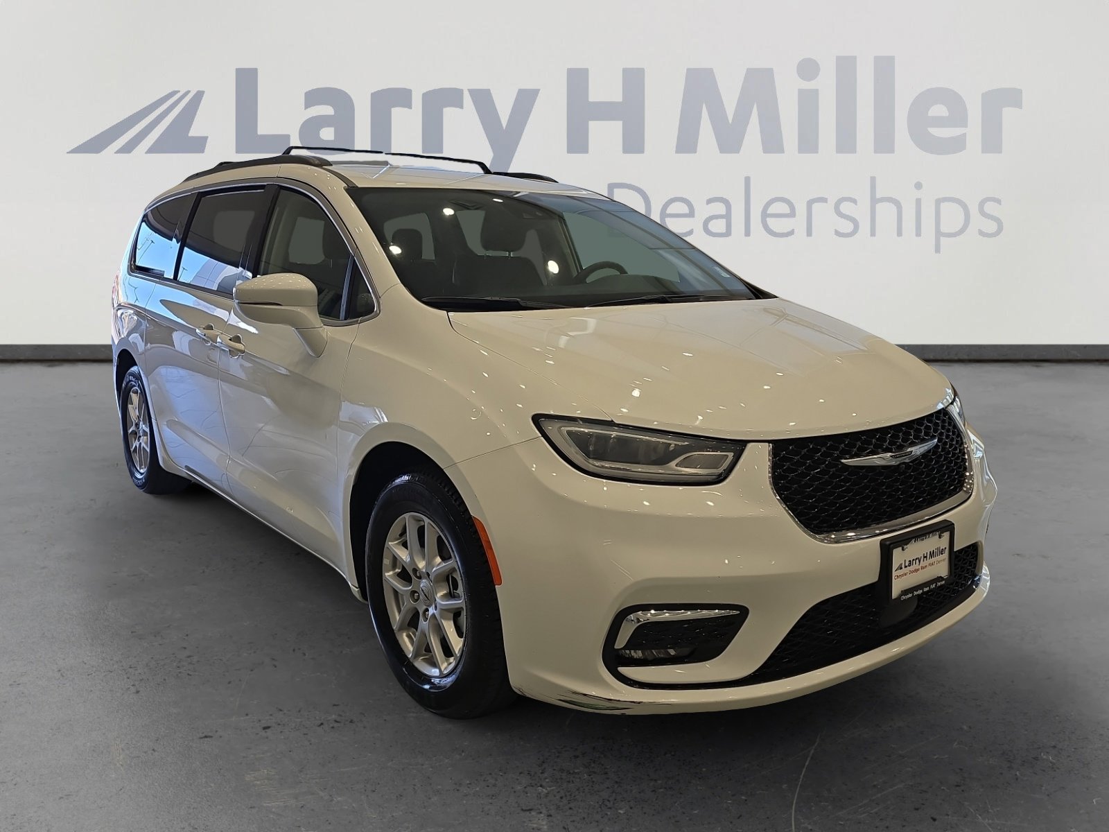 Used 2022 Chrysler Pacifica Touring-L FWD image 7