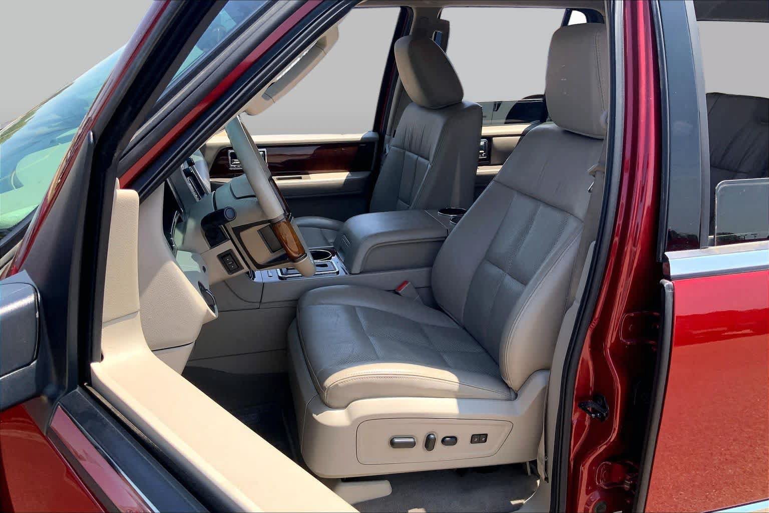 Used 2013 Lincoln Navigator 2WD w/ HD Trailer Tow Pkg image 7