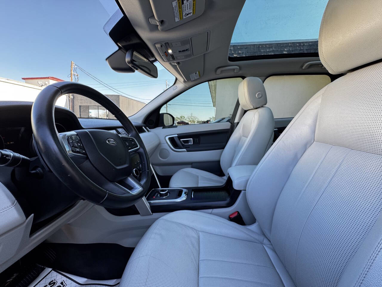 Used 2018 Land Rover Discovery Sport HSE image 11