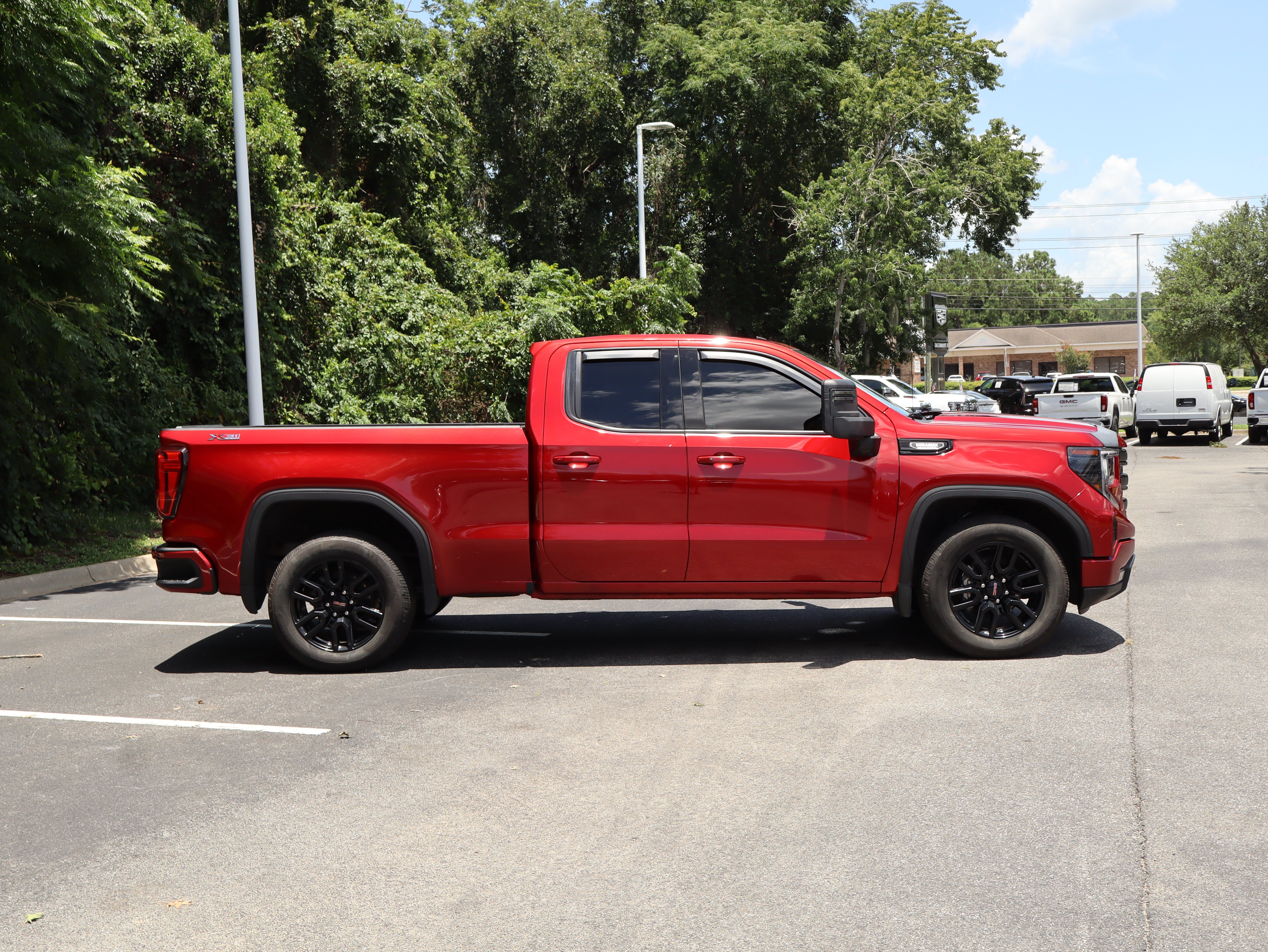 Used 2023 GMC Sierra 1500 Elevation AWD/4WD image 3