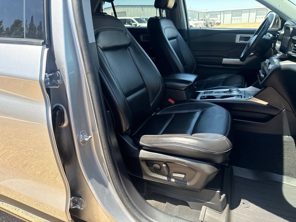 Used 2021 Ford Explorer XLT w/ Equipment Group 202A RWD image 39
