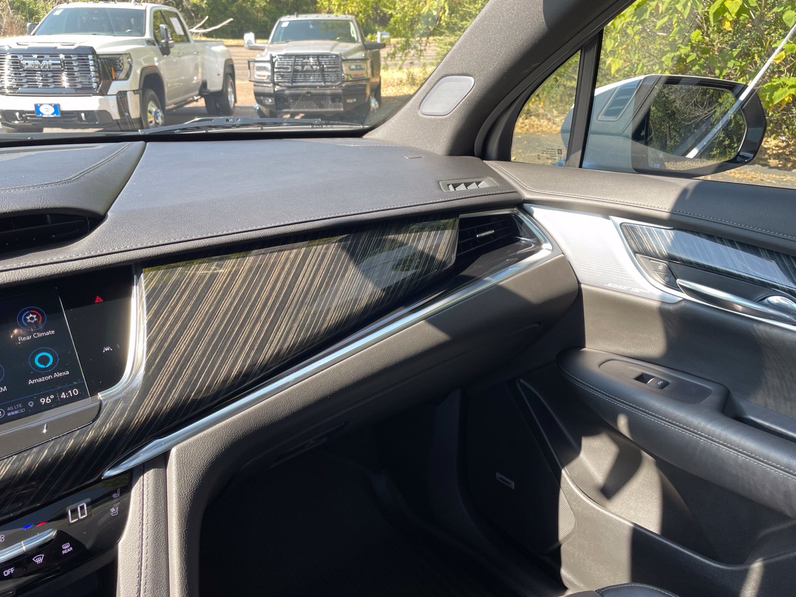 Used 2024 Cadillac XT6 Premium Luxury FWD image 30
