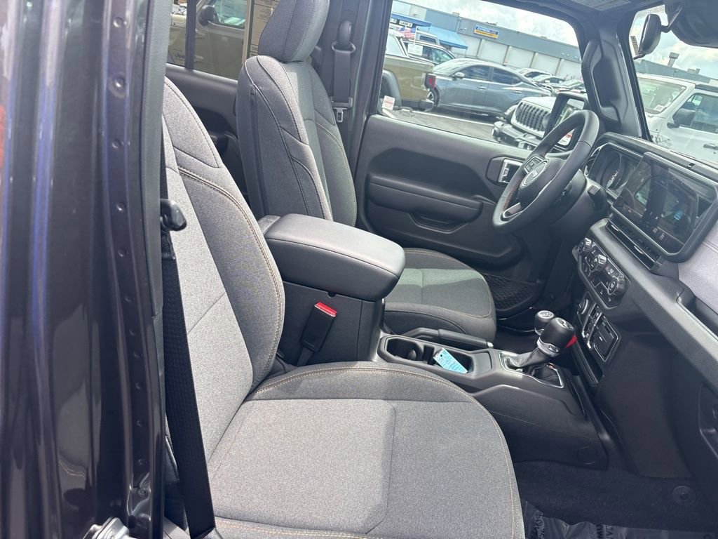 Used 2025 Jeep Wrangler Sport S image 28