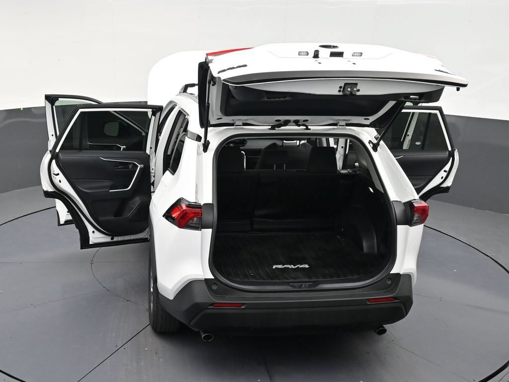 Used 2022 Toyota RAV4 LE AWD/4WD image 33