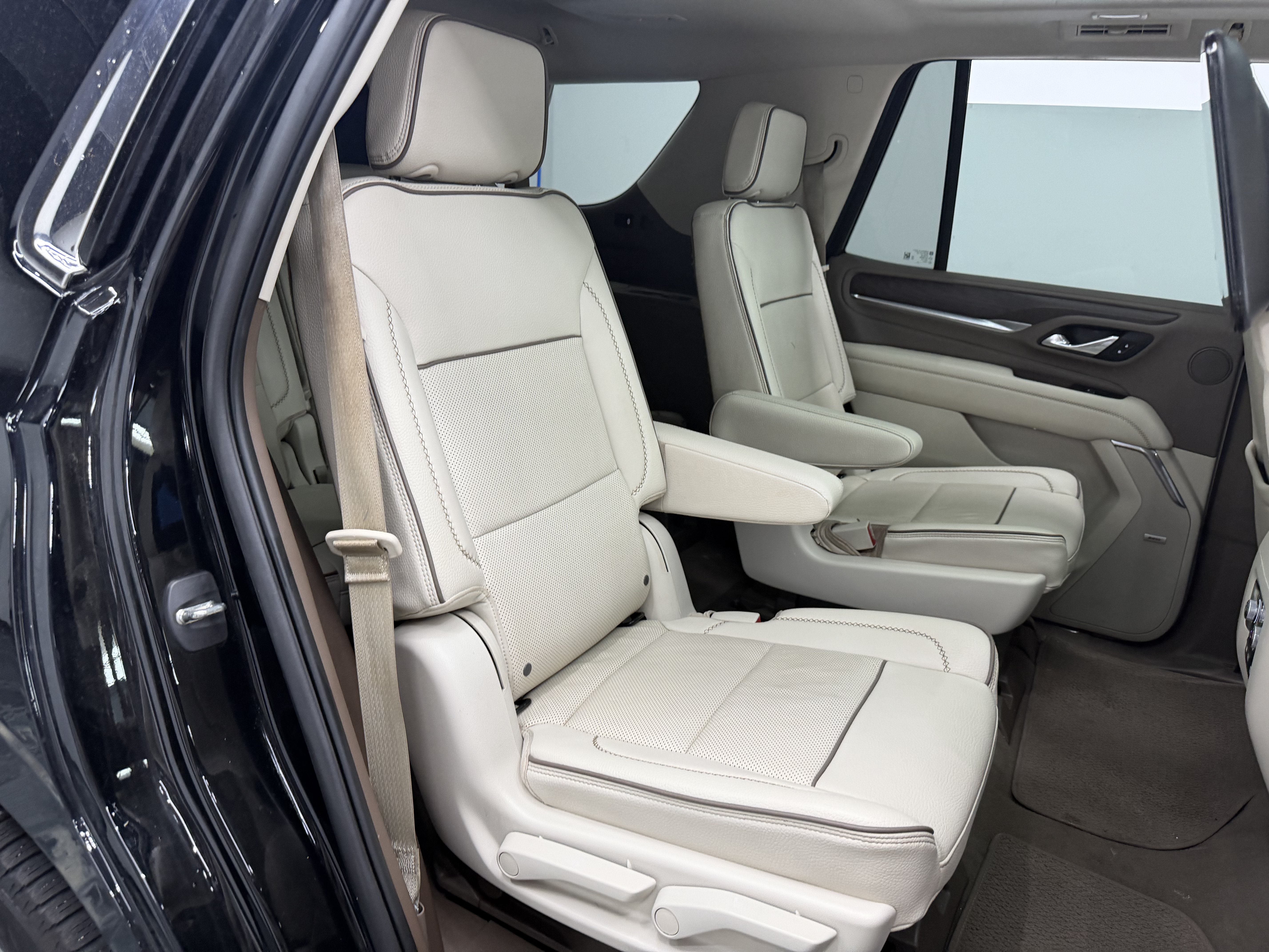 Used 2023 GMC Yukon Denali w/ Advanced Technology Package AWD/4WD image 30