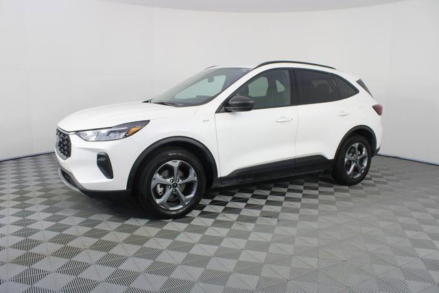 Used 2025 Ford Escape ST-Line w/ Tech Pack #1 image 2