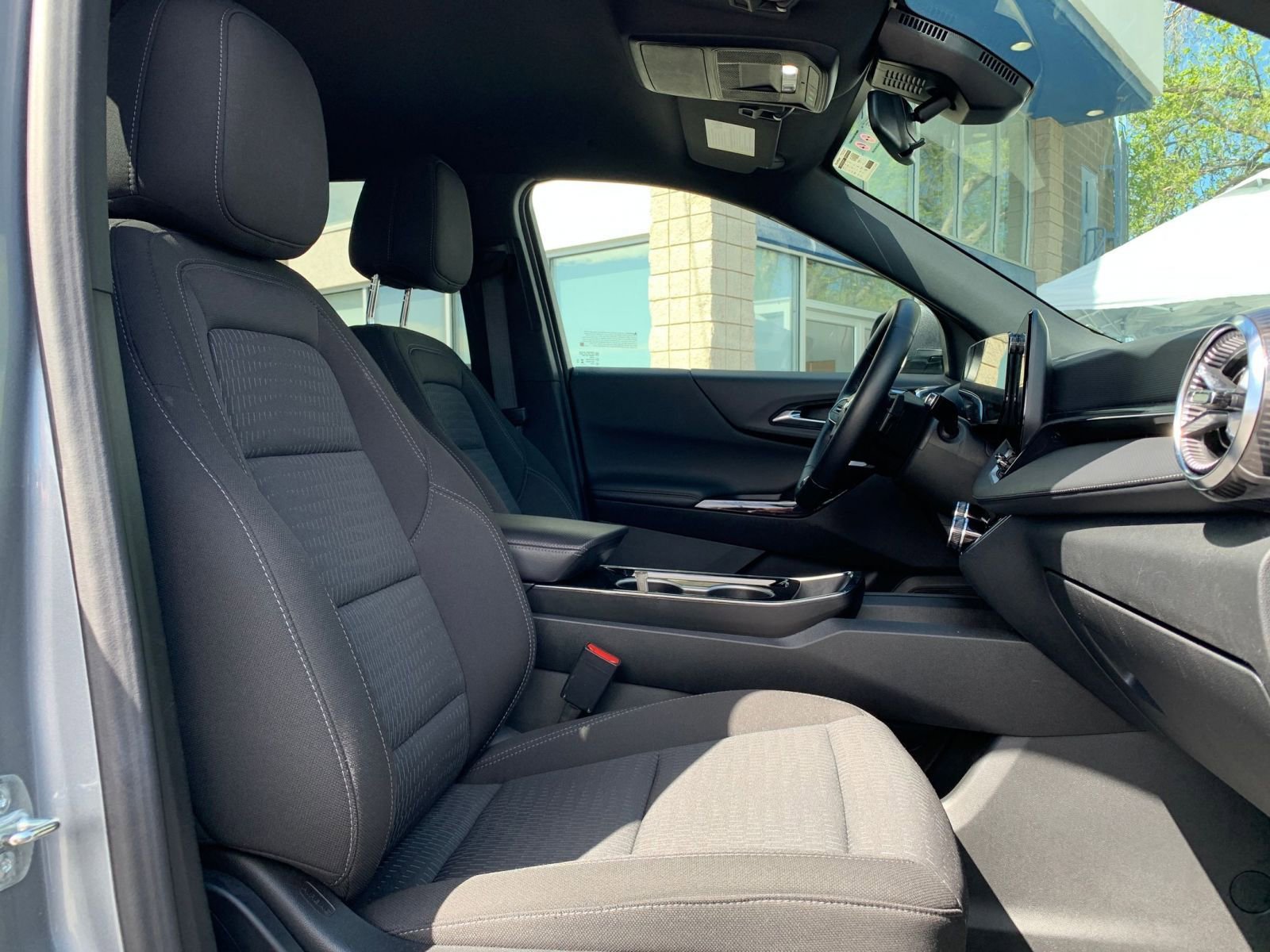 Used 2025 Chevrolet Equinox LT image 36