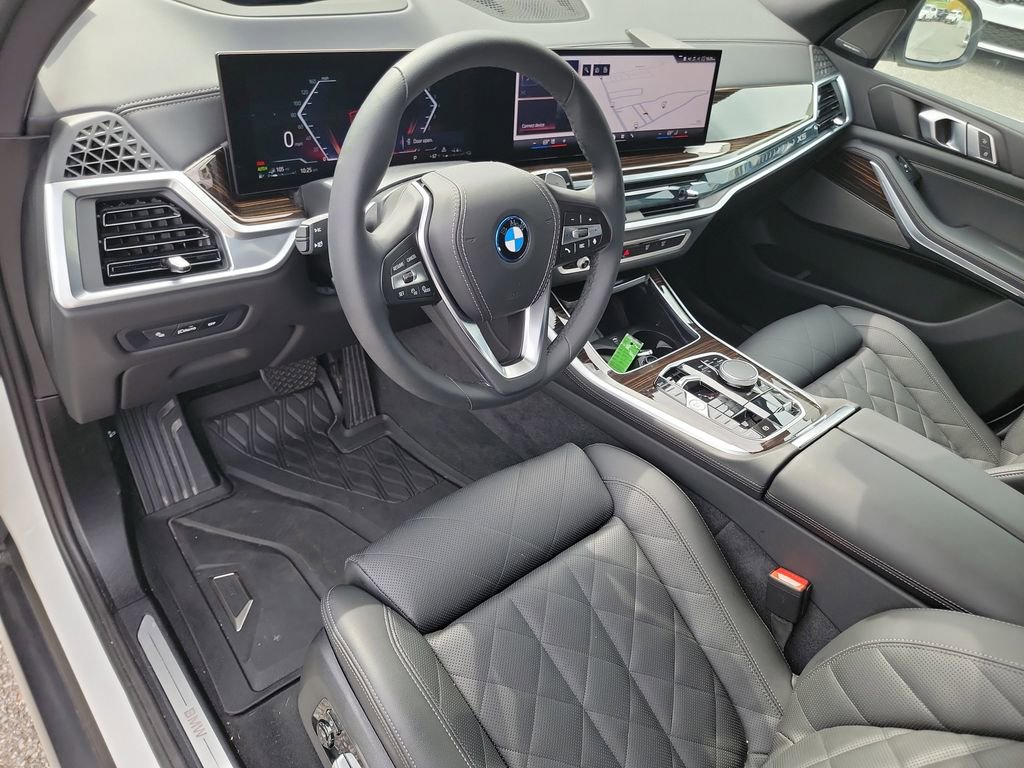 Certified 2025 BMW X5 xDrive50e w/ Premium Package image 9