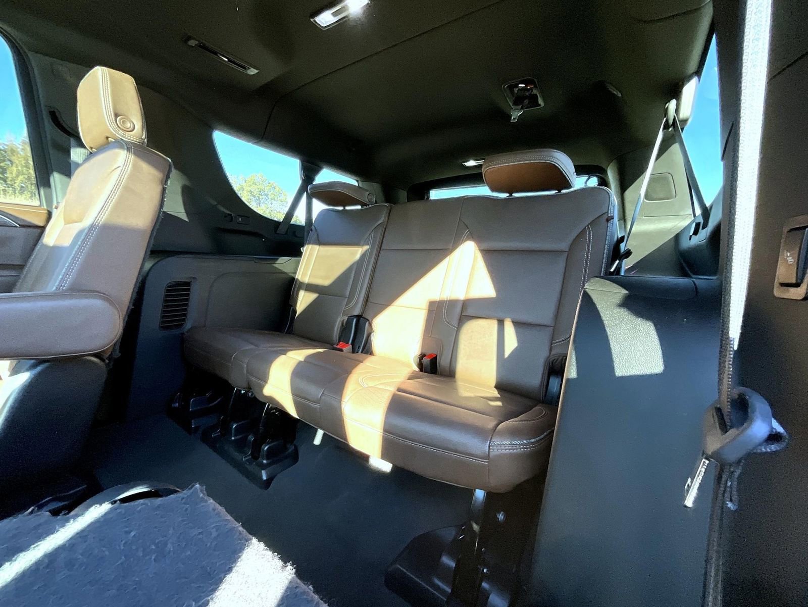 Used 2023 Chevrolet Suburban High Country image 20