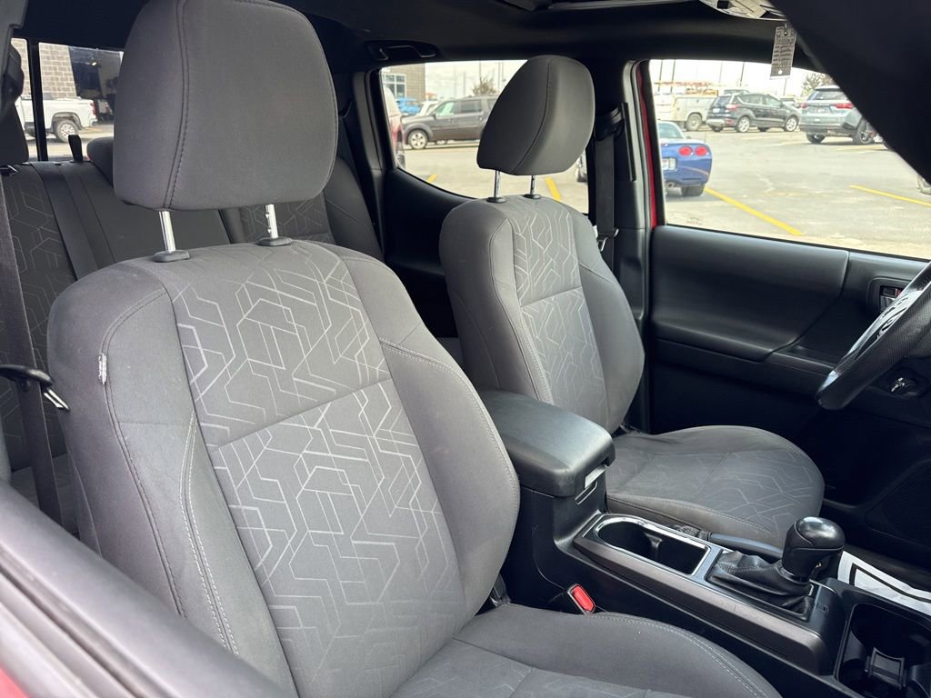 Used 2017 Toyota Tacoma TRD Off-Road AWD/4WD image 33