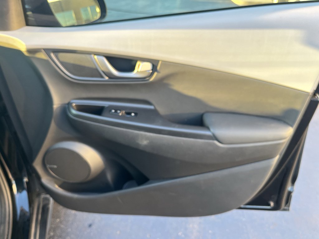 Used 2021 Hyundai Kona Limited image 33