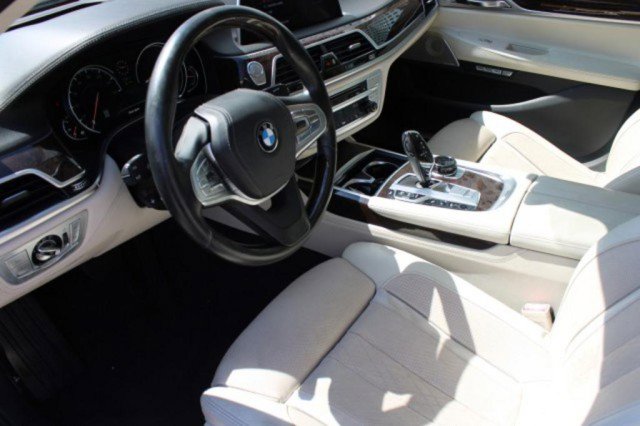 Used 2016 BMW 750i xDrive image 13