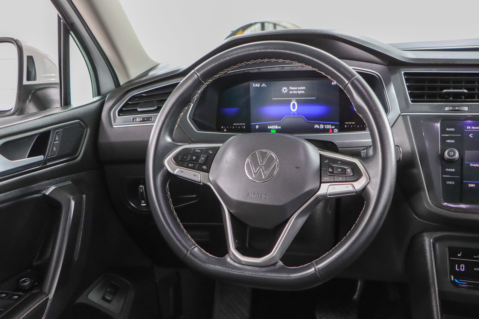 Used 2022 Volkswagen Tiguan SE AWD/4WD image 12
