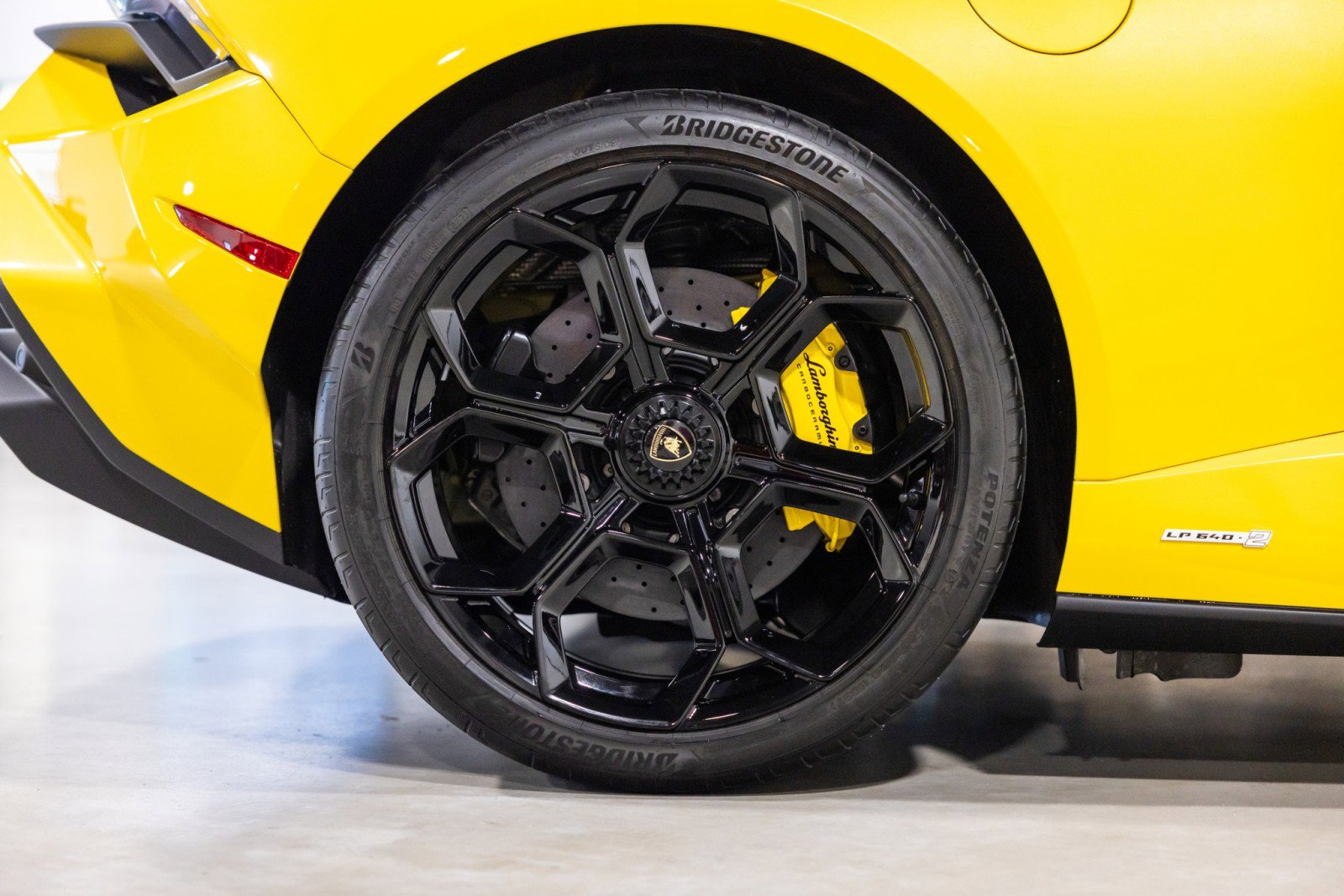Used 2023 Lamborghini Huracan Tecnica RWD image 29