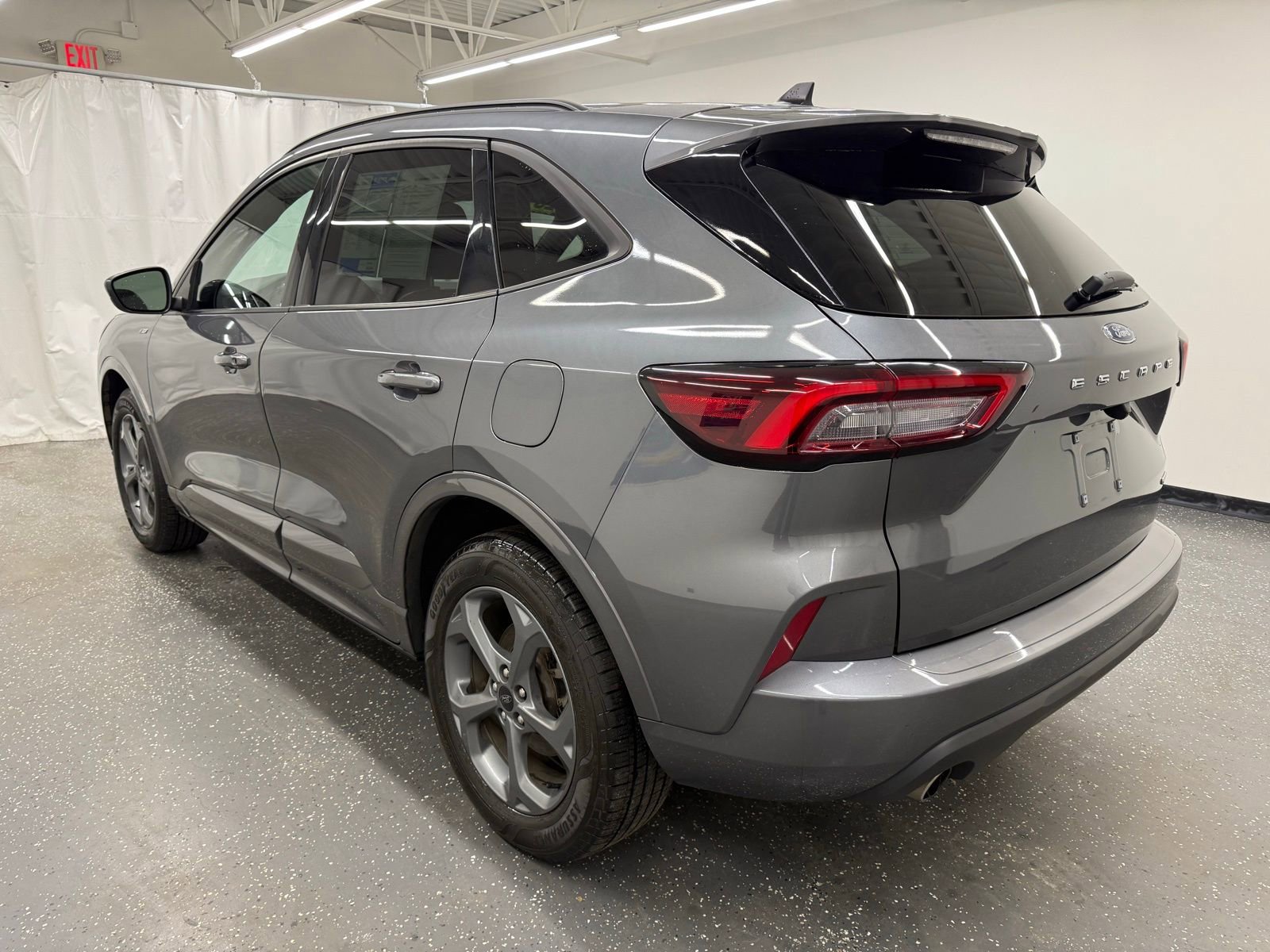 Used 2023 Ford Escape ST-Line Select AWD/4WD image 3