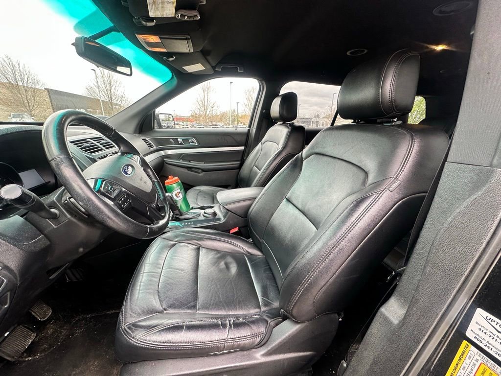 Used 2016 Ford Explorer XLT w/ Equipment Group 202A image 5