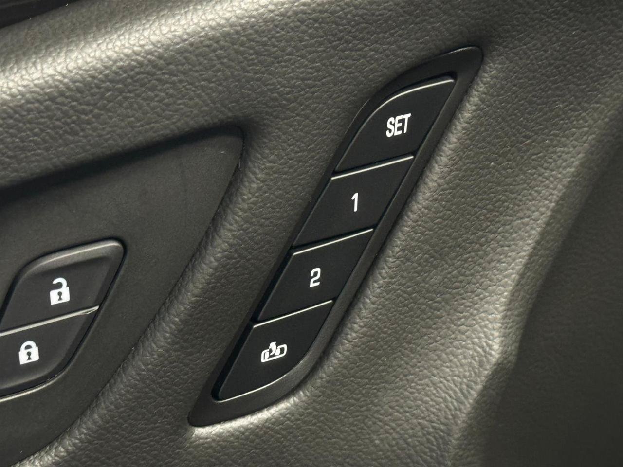 Used 2020 Buick Envision Essence AWD/4WD image 16