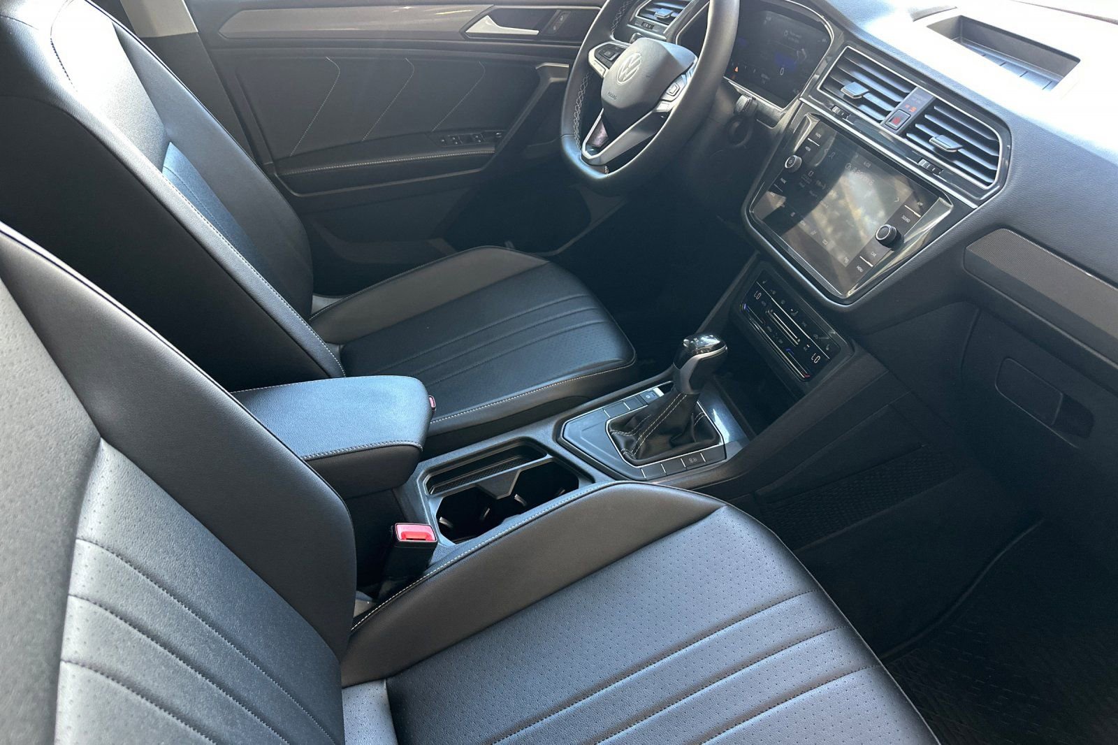 Used 2023 Volkswagen Tiguan SE FWD image 18