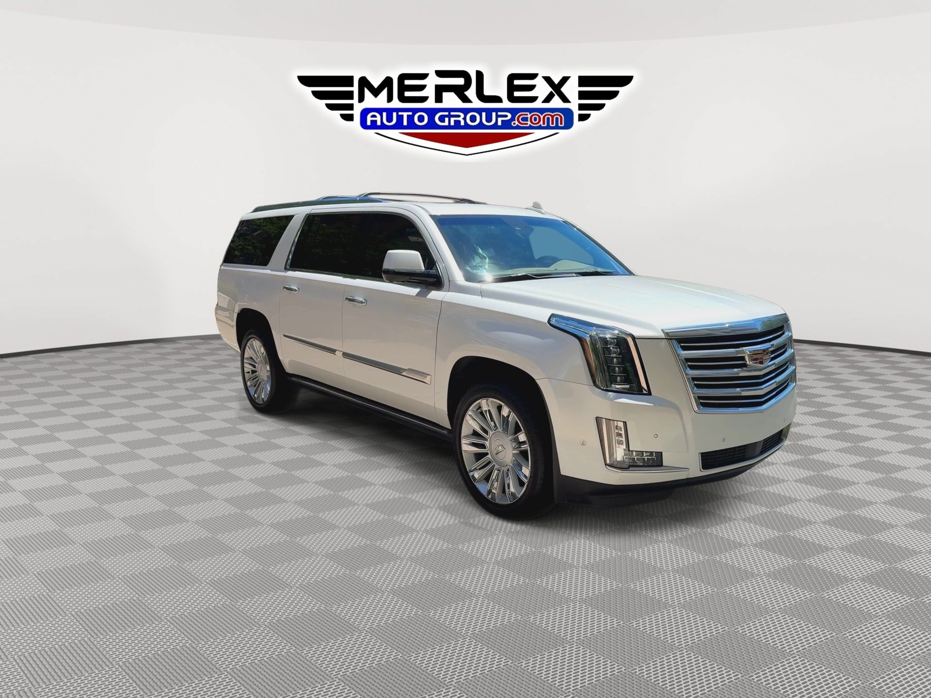Used 2018 Cadillac Escalade ESV Platinum AWD/4WD image 2