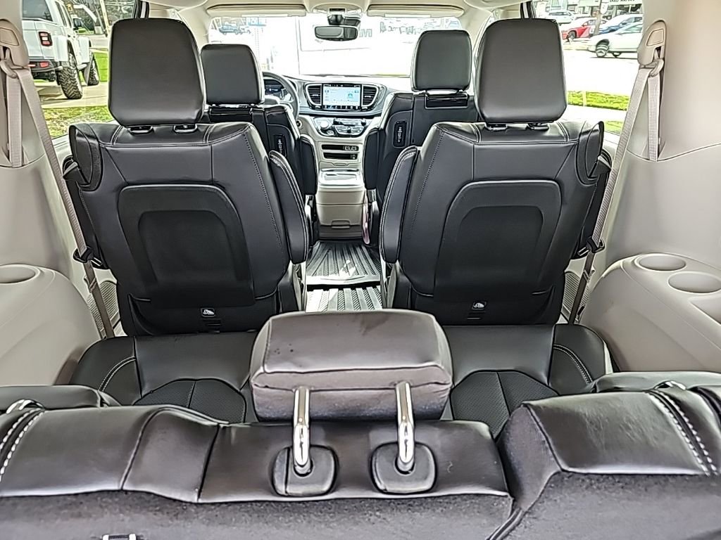 Certified 2024 Chrysler Pacifica Select w/ Uconnect Theater Family Group image 23