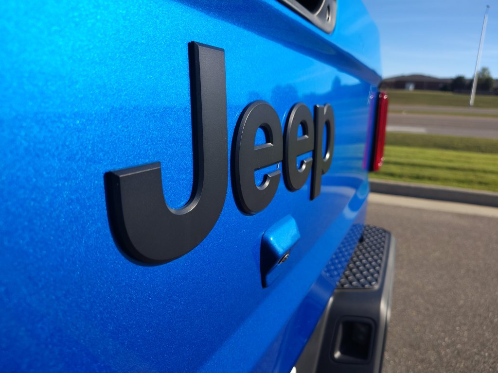 New 2025 Jeep Gladiator Sport w/ Premium Package AWD/4WD image 6