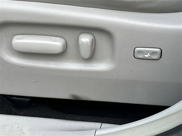 Used 2011 Toyota Highlander SE image 19