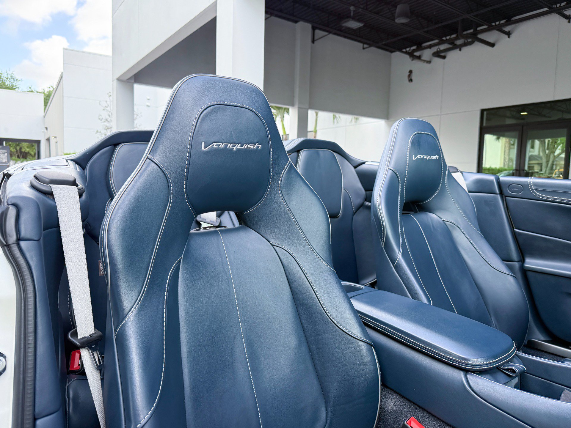 Used 2014 Aston Martin Vanquish Volante RWD image 31