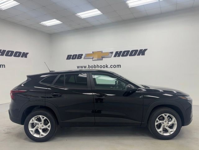 New 2026 Chevrolet Trax LS w/ LS Convenience Package FWD image 4