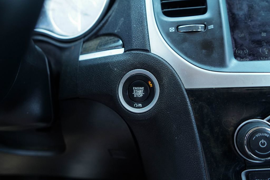 Used 2019 Chrysler 300 Limited w/ Safetytec Plus Group image 24