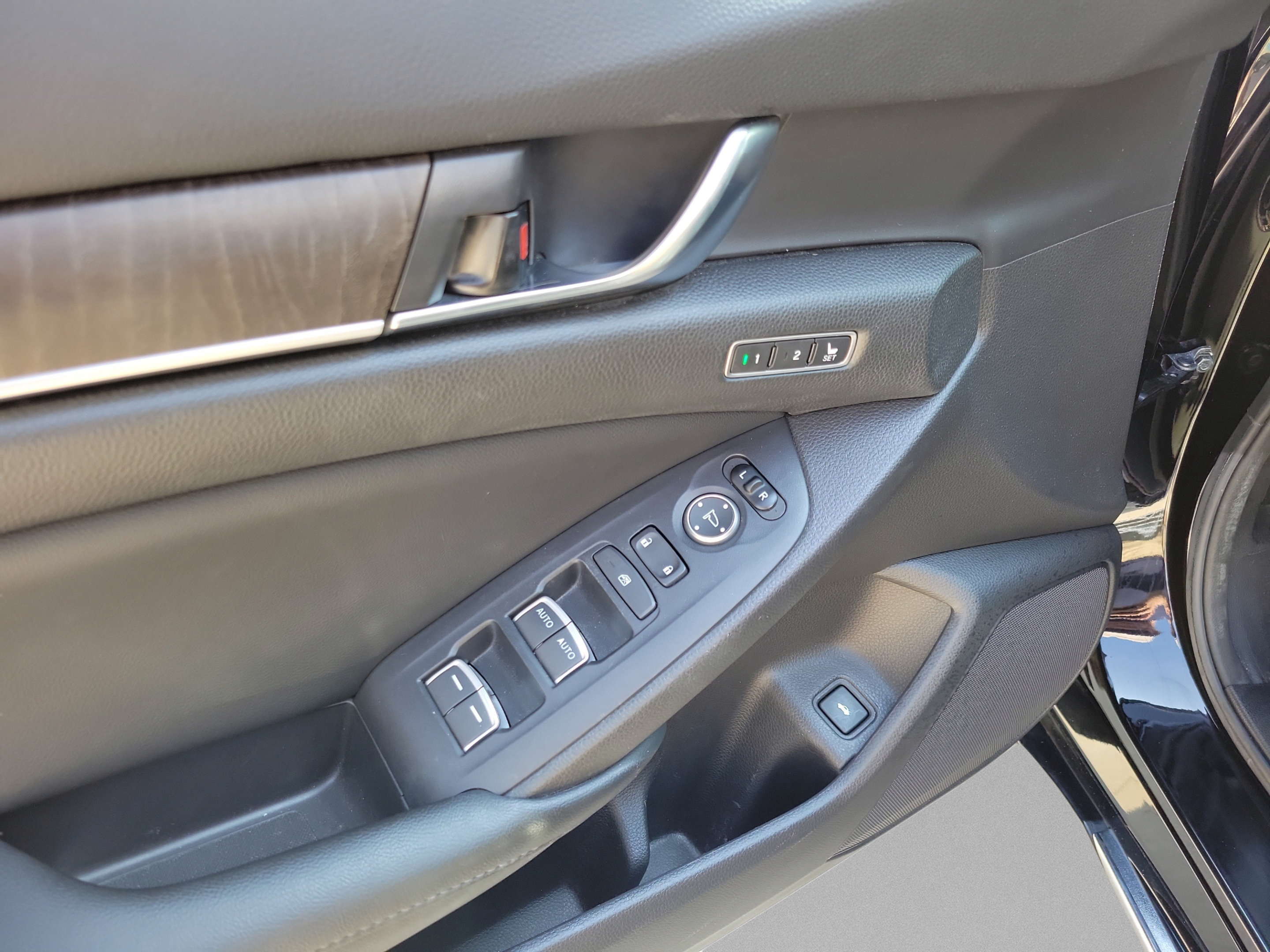 Used 2021 Honda Accord EX-L image 7
