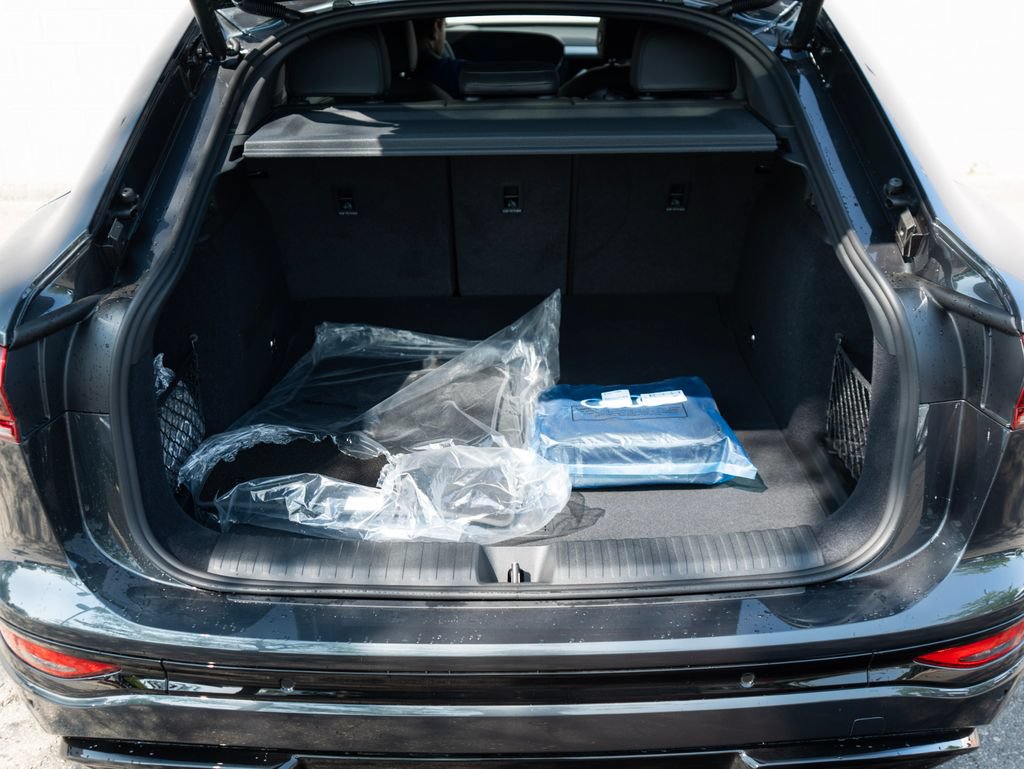 New 2027 Audi Q6 e-tron Prestige AWD/4WD image 6