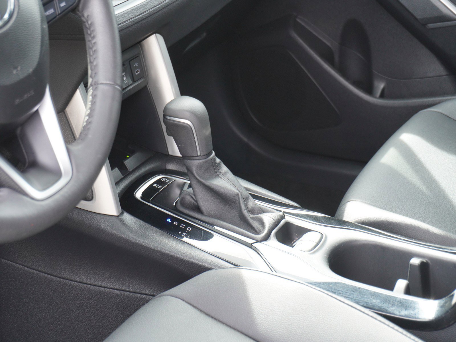 Used 2024 Toyota Corolla Cross XLE w/ Convenience Package image 22