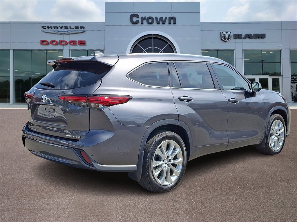 Used 2021 Toyota Highlander Limited image 6