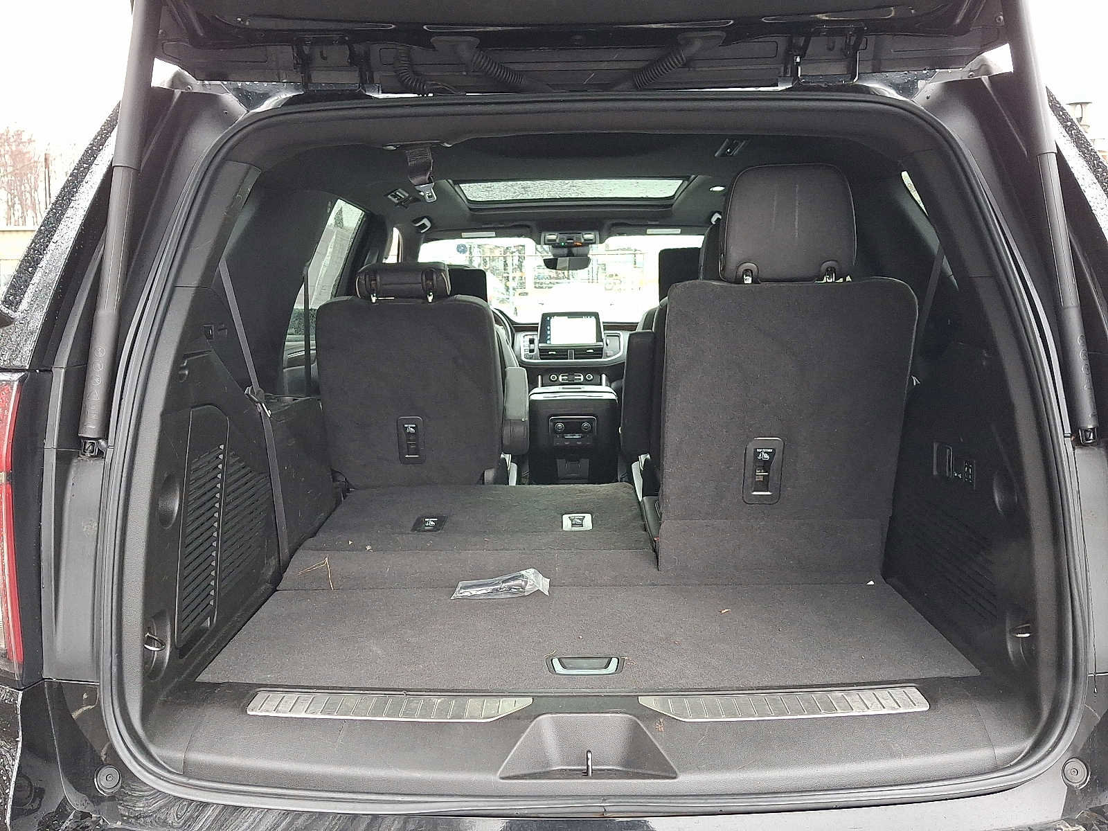 Used 2023 Chevrolet Tahoe Premier w/ Advanced Technology Package image 28