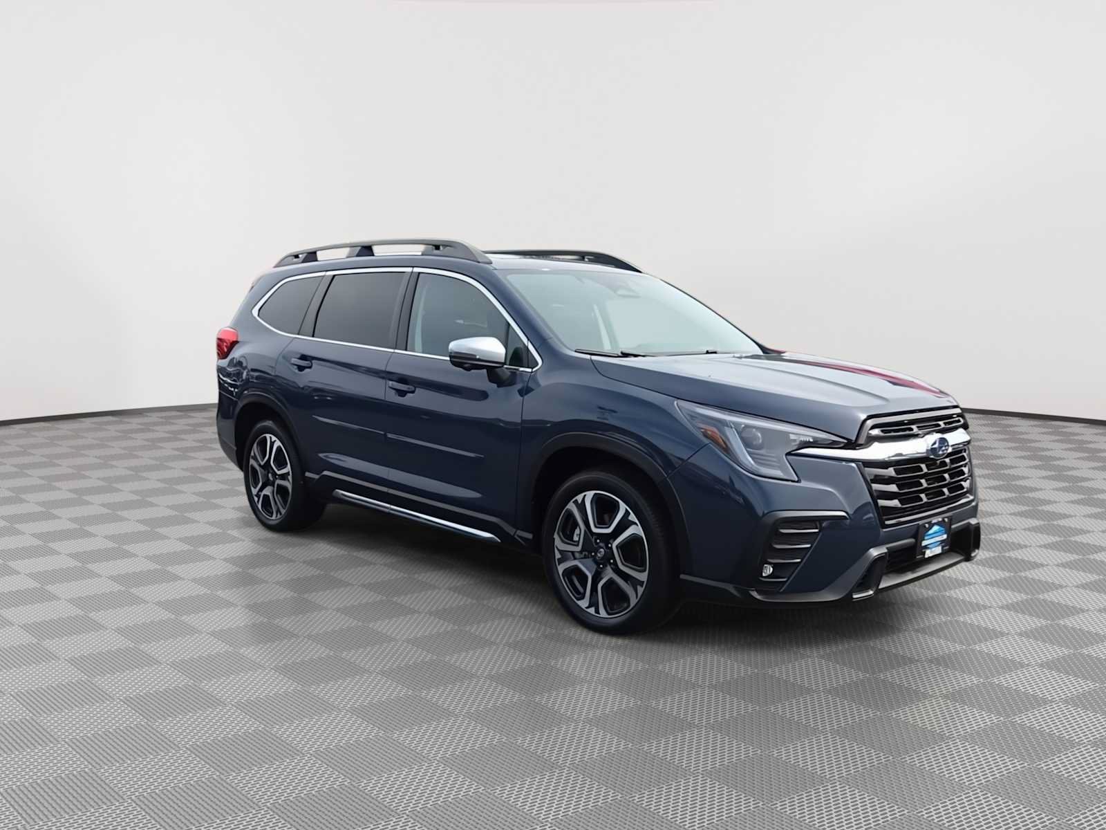 Used 2023 Subaru Ascent Limited w/ Technology Package AWD/4WD image 2