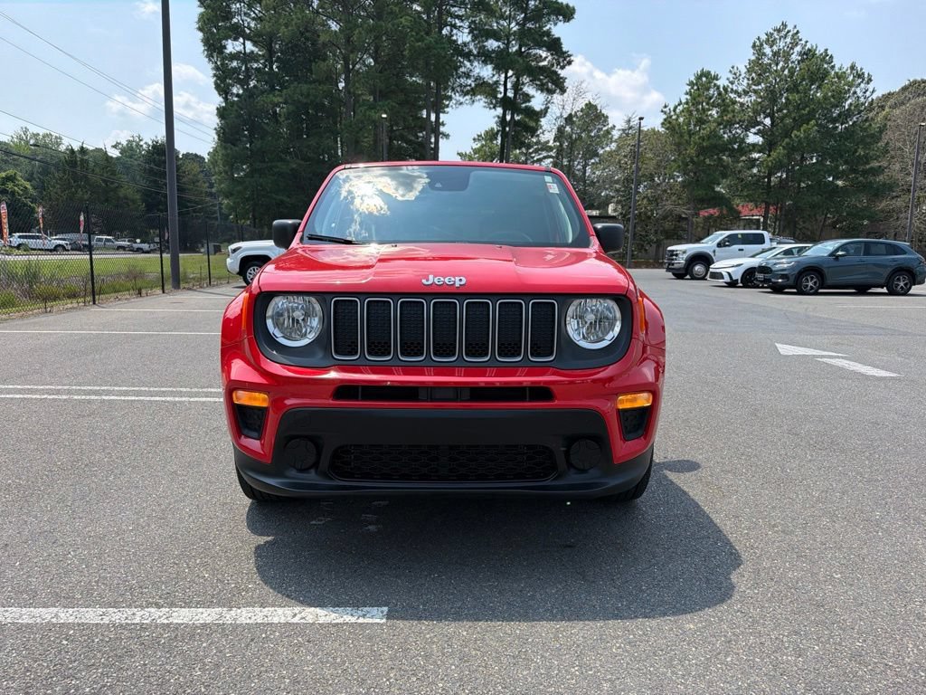 Used 2023 Jeep Renegade Latitude AWD/4WD image 3