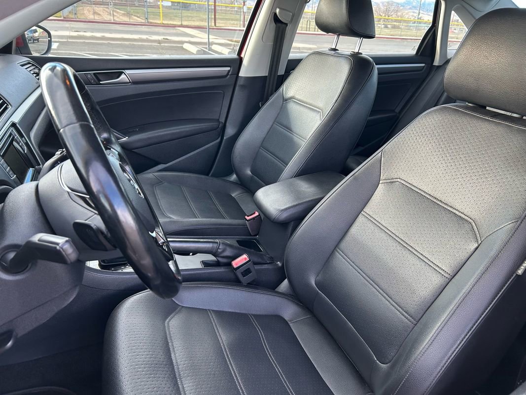 Used 2016 Volkswagen Passat 1.8T R-Line image 10