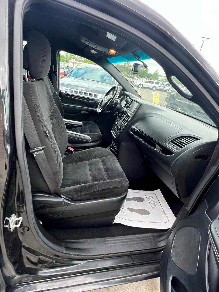 Used 2017 Dodge Grand Caravan SE image 13