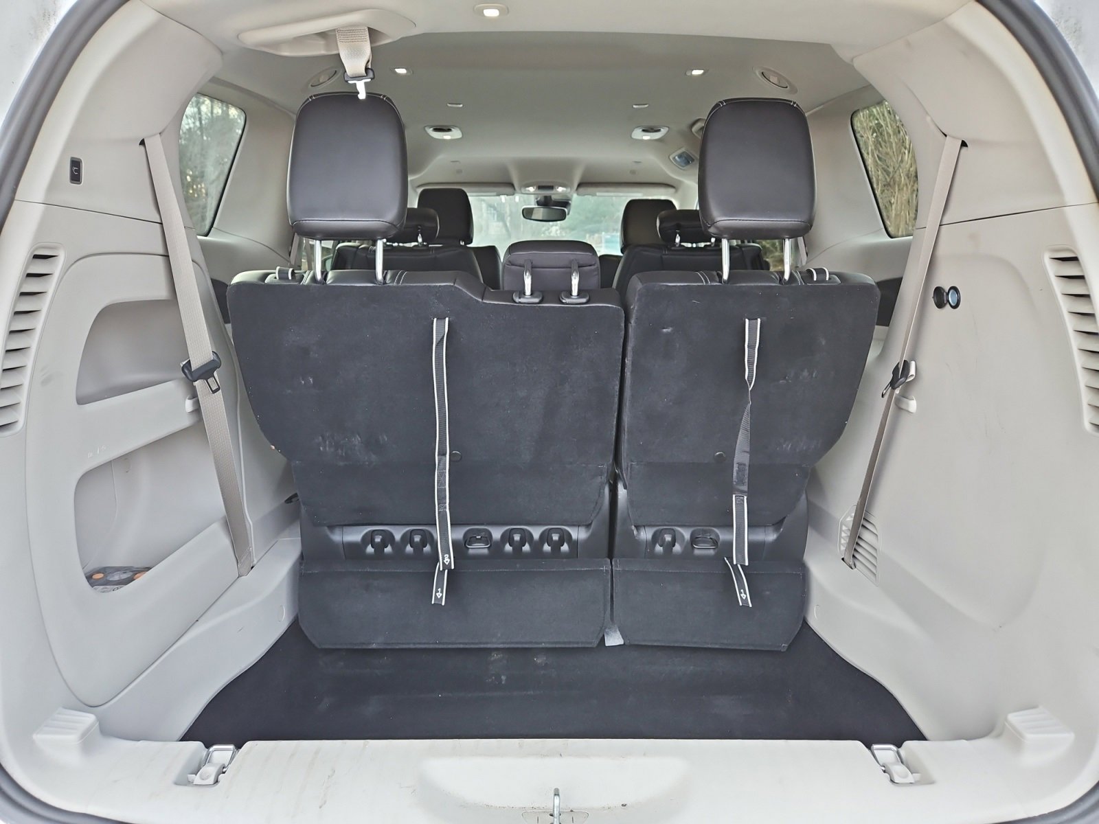 Used 2024 Chrysler Pacifica Touring-L image 19