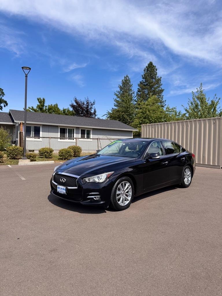 Used 2017 INFINITI Q50 2.0t w/ Moonroof Package
