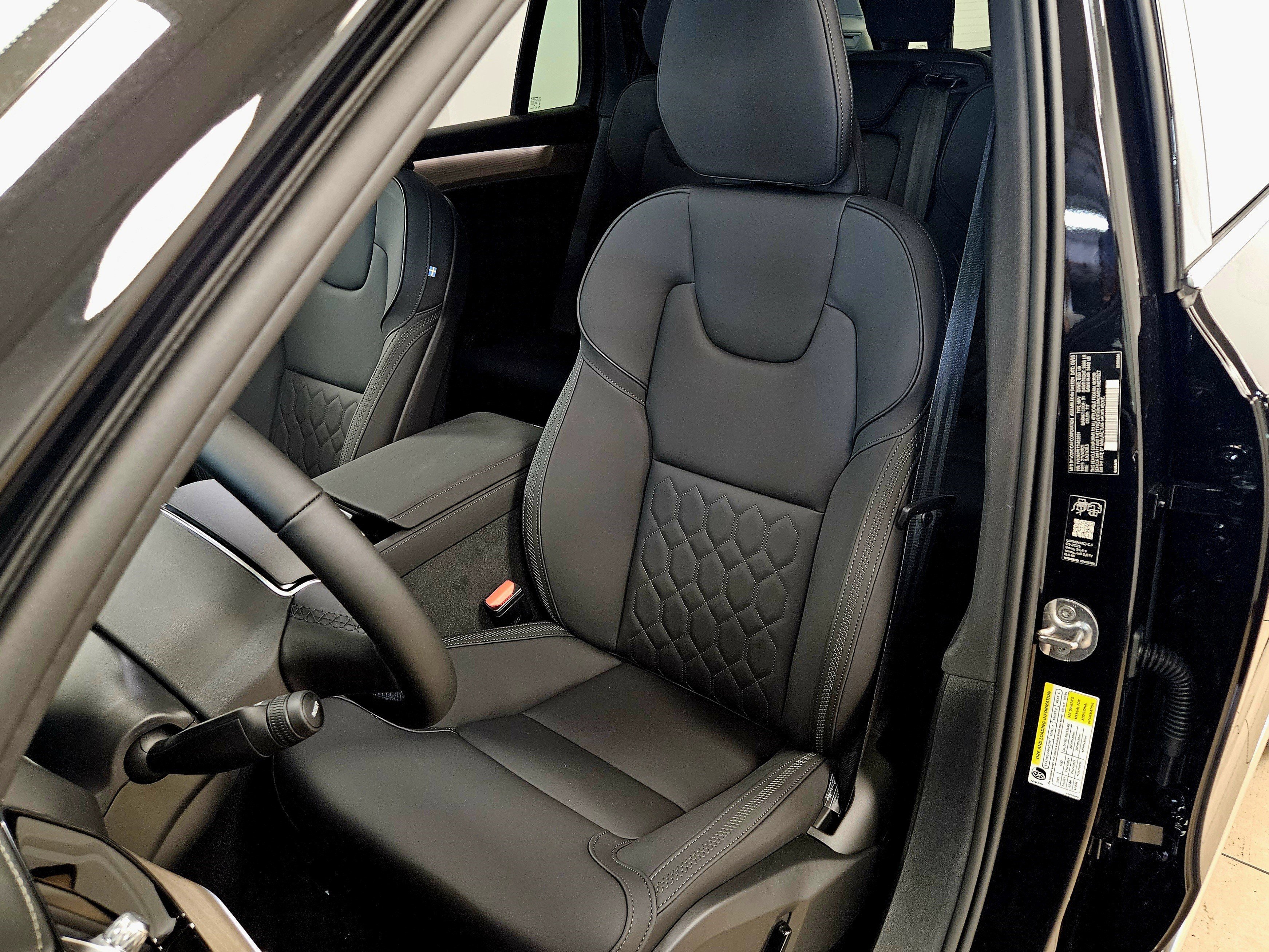New 2026 Volvo XC90 B6 Plus w/ Protection Package Premier AWD/4WD image 39
