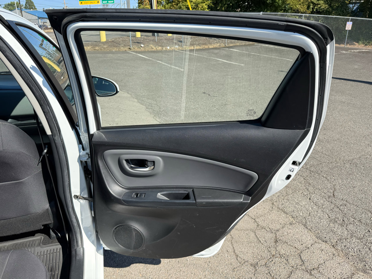 Used 2017 Toyota Yaris SE image 17