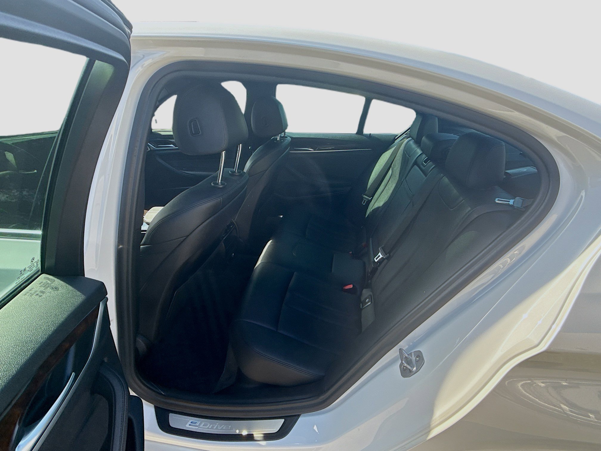 Used 2019 BMW 530e w/ Convenience Package RWD image 22