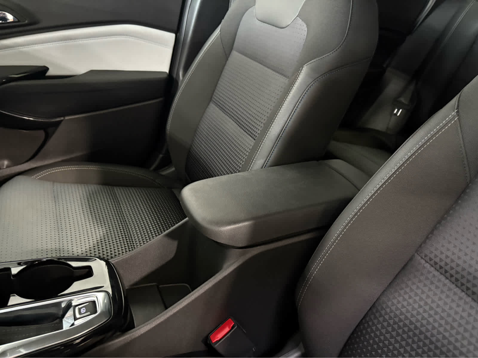 Certified 2025 Chevrolet Trax LT w/ LT Convenience Package image 20