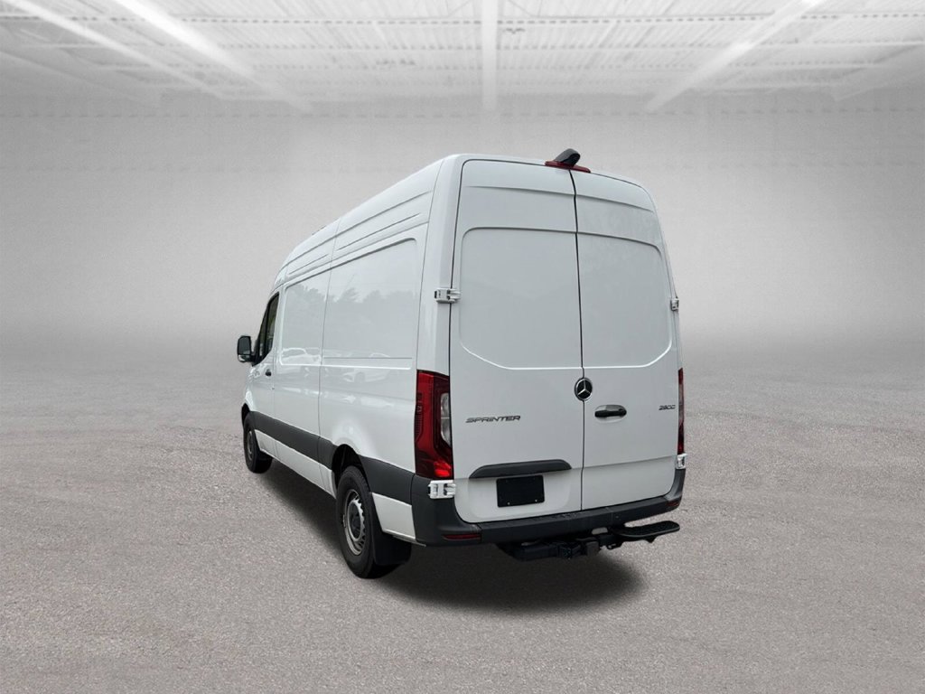 Used 2025 Mercedes-Benz Sprinter 2500 image 3